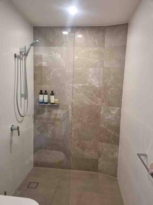 Modern 1 Brm Apartment With Pool Close To Beach Guldkusten Exteriör bild